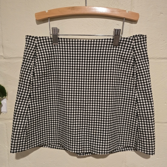 Urban Outfitters Dresses & Skirts - Urban Outfitters Womens Small Gingham Mini Skirt Black White Size Small.